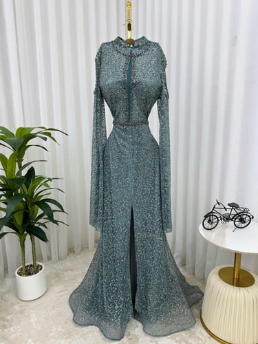 فستان سهرة ملكي بتطريز يدوي فاخر من الخرز والكريست...