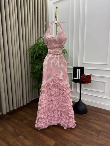 فستان سهرة ورد مع تطريز