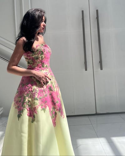 فستان سهرة فخم مطرز للمناسبات الراقيه