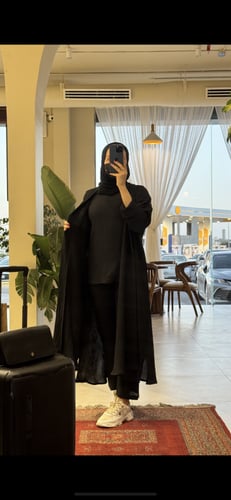 عباية سفر اسود قبعة