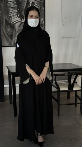 عباية وفاء بيج