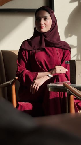 عباية سفر عنابي