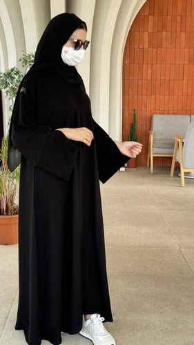 عباية وفاء اسود