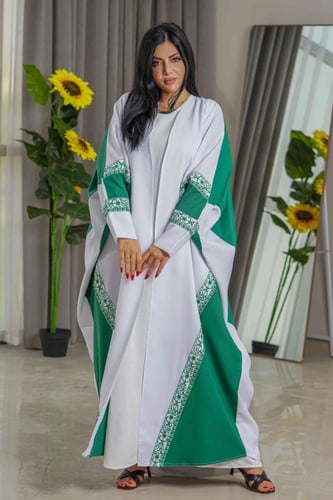 بشت نسائي مطرز ناعم لليوم الوطني