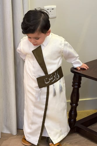 دقلة أطفال أبيض بتدخيلات لون زيتي