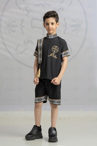 طقم التأسيس اسود بتدخيلات السدو