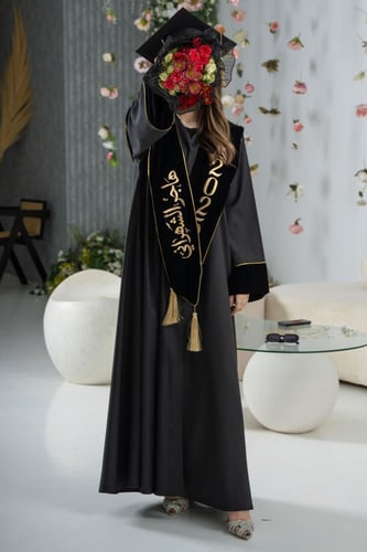 طقم عباية تخرج (أسود X مخمل)