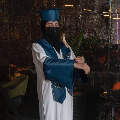 عبايات تخرج تصميم اكمام مميزه