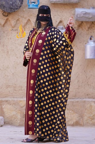 بشت يوم التأسيس أسود مع ياقة عنابي