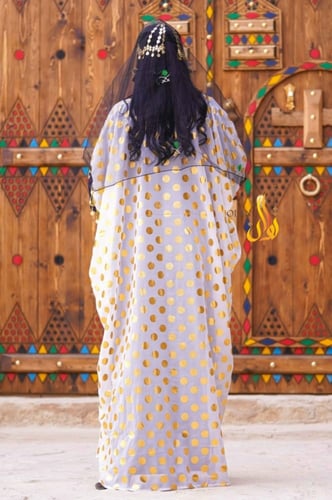 بشت يوم التأسيس أبيض مع أسود