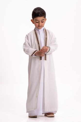 دقلة العيد مزينة بياقة طولية مطرزة