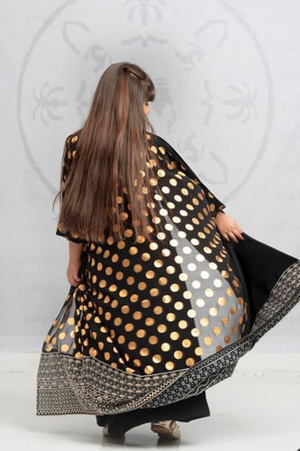 بشت التأسيس بتطريز تراثي من الاسفل