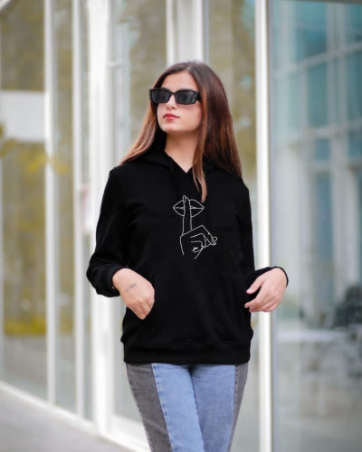 بلوفر شتوي بشكل يد وفم