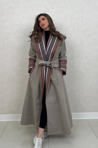 بشت نسائي جوخ مطرز بسدو انيق مع قبوع