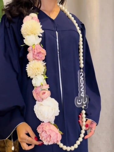 عقد الورد للتخرج 2024