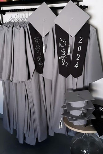 طقم عبايه تخرج رمادي