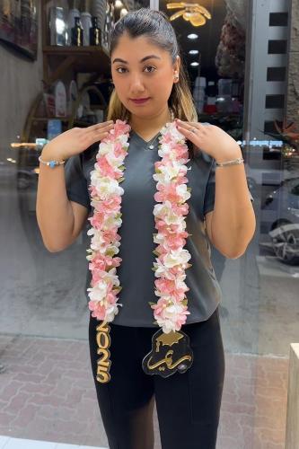 عقد تخرج بالاسم الأكثر مبيعا