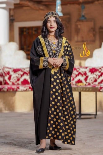 بشت أسود منقط ذهبي على الأمام