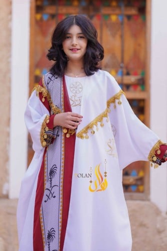 بشت أبيض متزين بقماش السدو