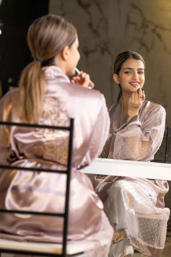 روب عرائس لحمي غامق تل