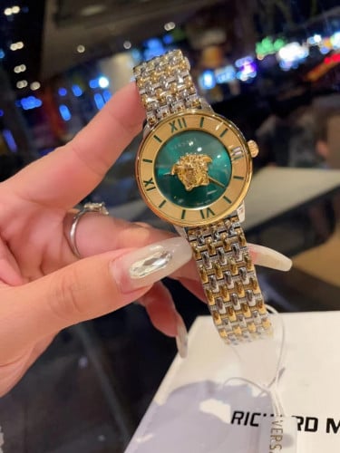 ساعة فرزاتشي نسائي VERSACE