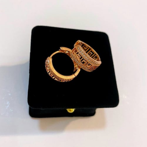 أقراط مطلية ذهب بفصوص زركون طبيعي