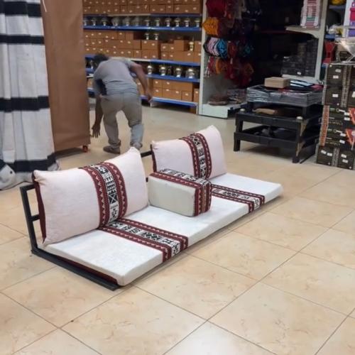 جلسة مع مسند بعدت اشكال