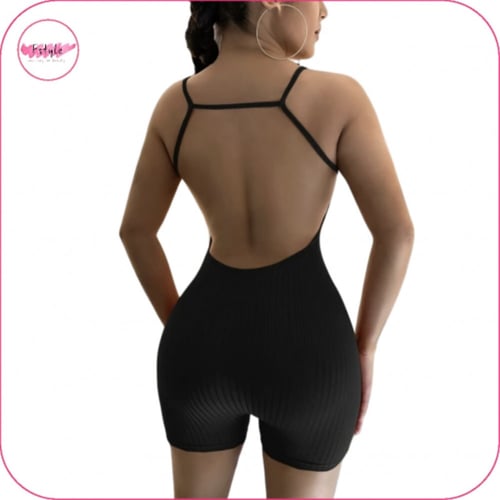 جمبسوت بتصميم ظهر مكشوف