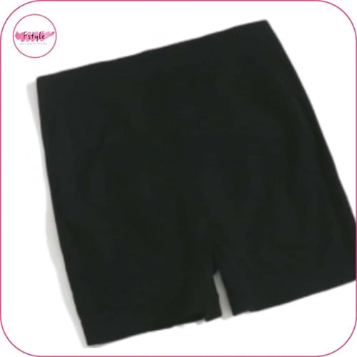 شورت رياضي ملمس ناعم وخفيف