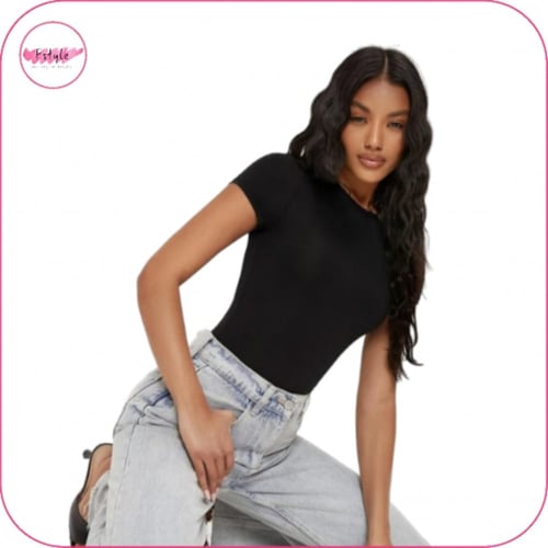 بودي سوت نص كم اسود سادة