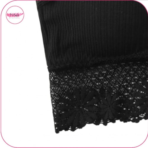 صدرية بتصميم دانتيل مزهر بشكل متقاطع