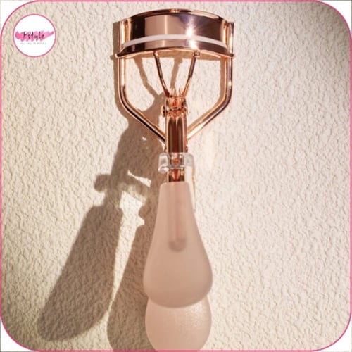 أداة رفع وتقويس الرموش