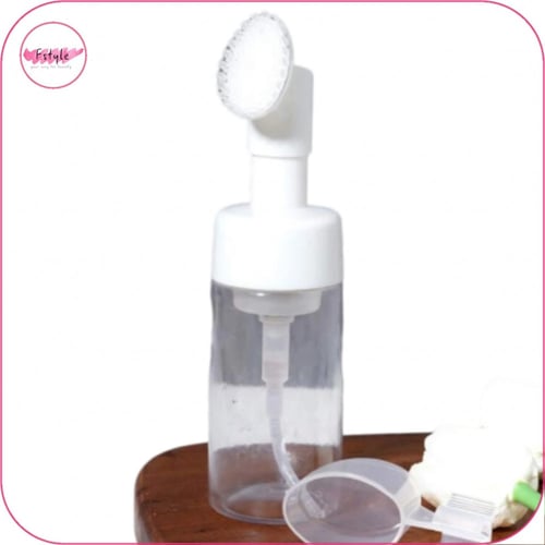 فرشاة بتصميم الزجاجة لتنظيف البشرة والمكياج