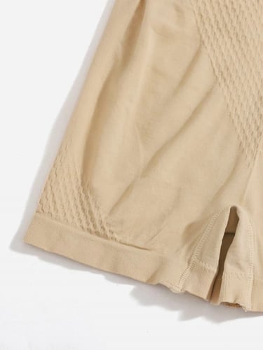 شورت رياضي ملمس ناعم وخفيف