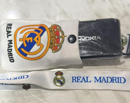 تعليقة نادي ريال مدريد النادرة مع جيب حامل بطاقات