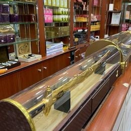 سيف دمشقي مع صندوق فاخر وفخم متعدد اللوان