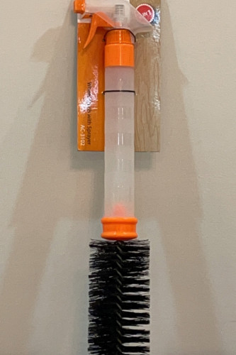 Brush and spray for deep cleaning of tires