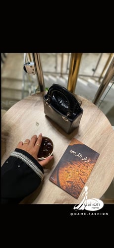 عباية ملكي شك لاين ابيض لؤلؤي على الكم