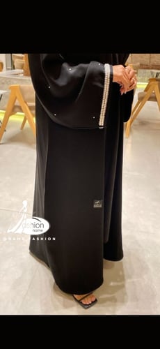 عباية ملكي شك لاين ابيض لؤلؤي على الكم