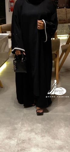 عباية ملكي شك لاين ابيض لؤلؤي على الكم