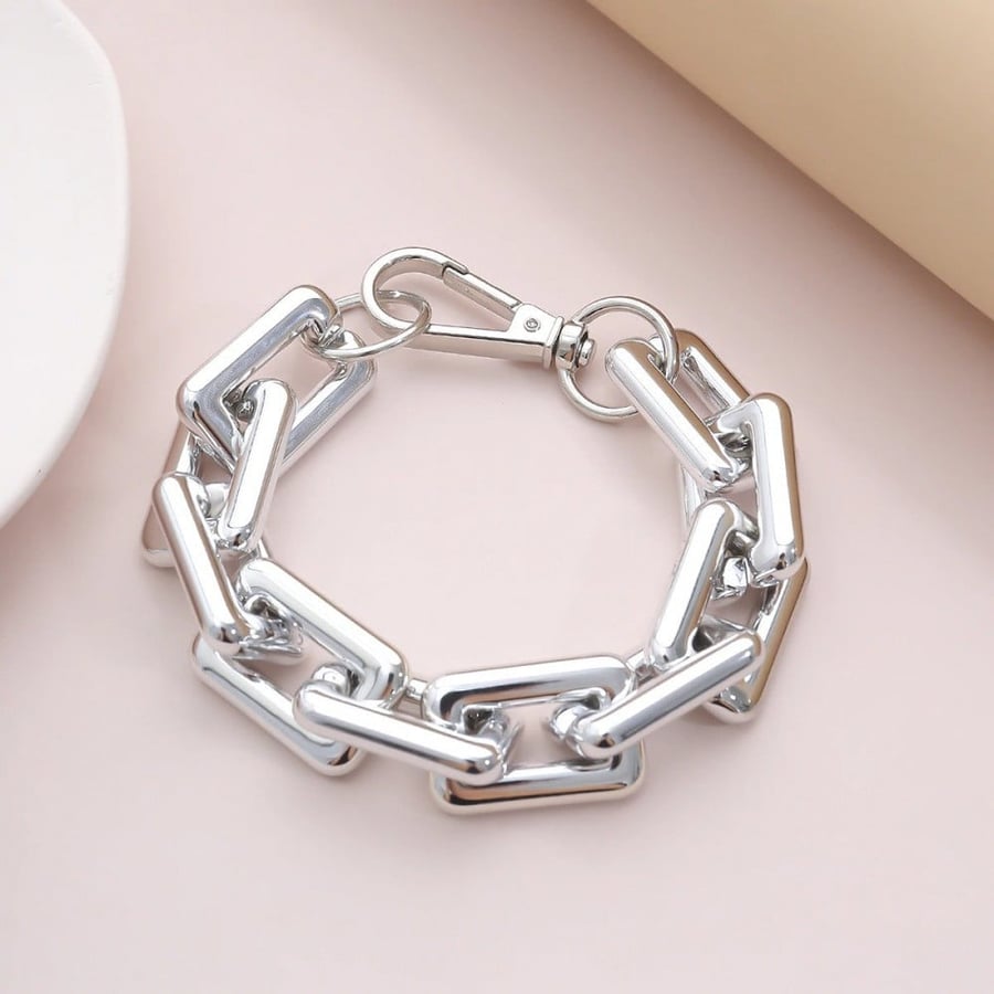 Women's bracelet chain link silver color shape 1