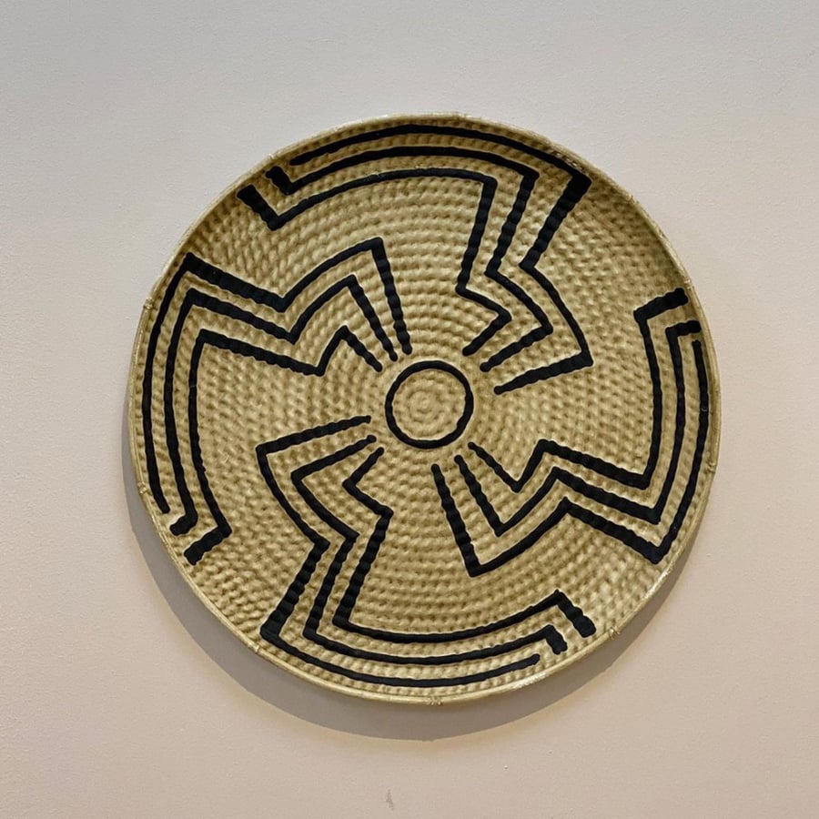 Wall-mounted iron tray