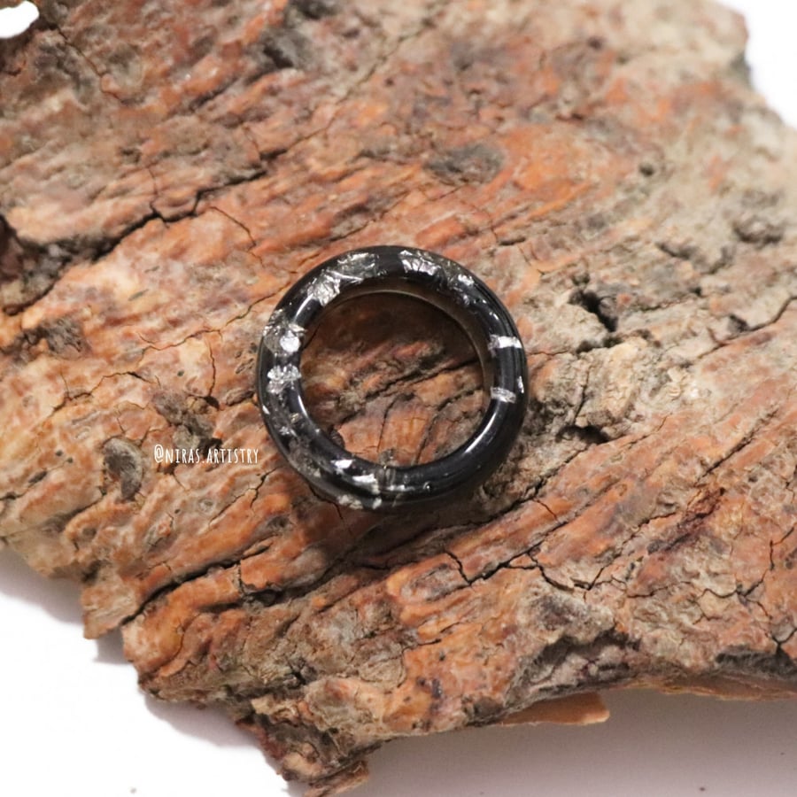 black ring