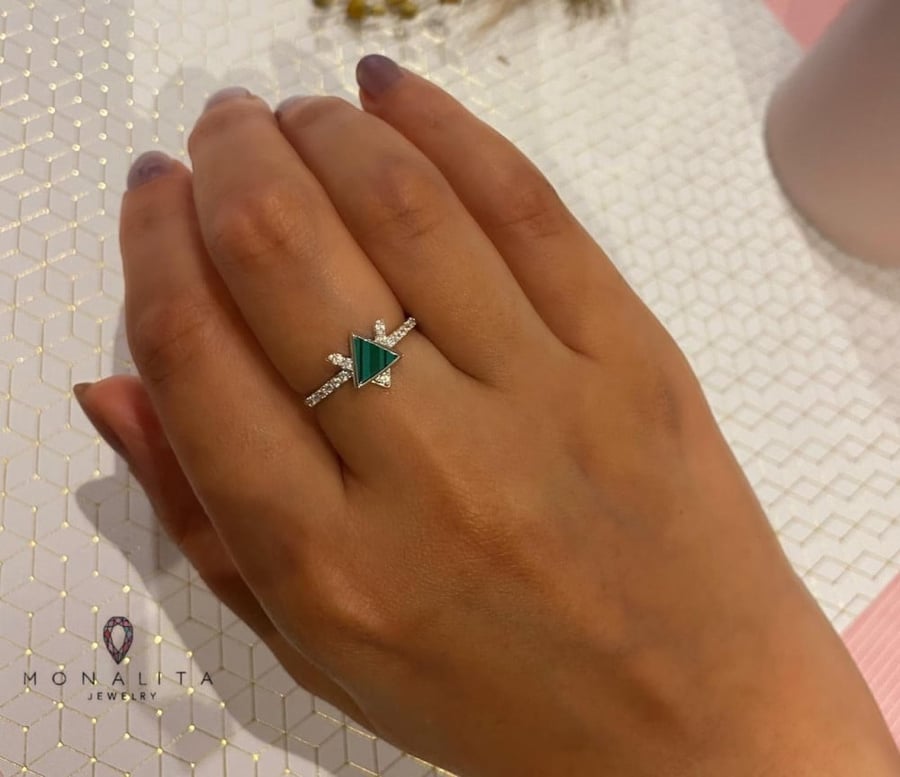خاتم أنيق اللون فضي (R93) .