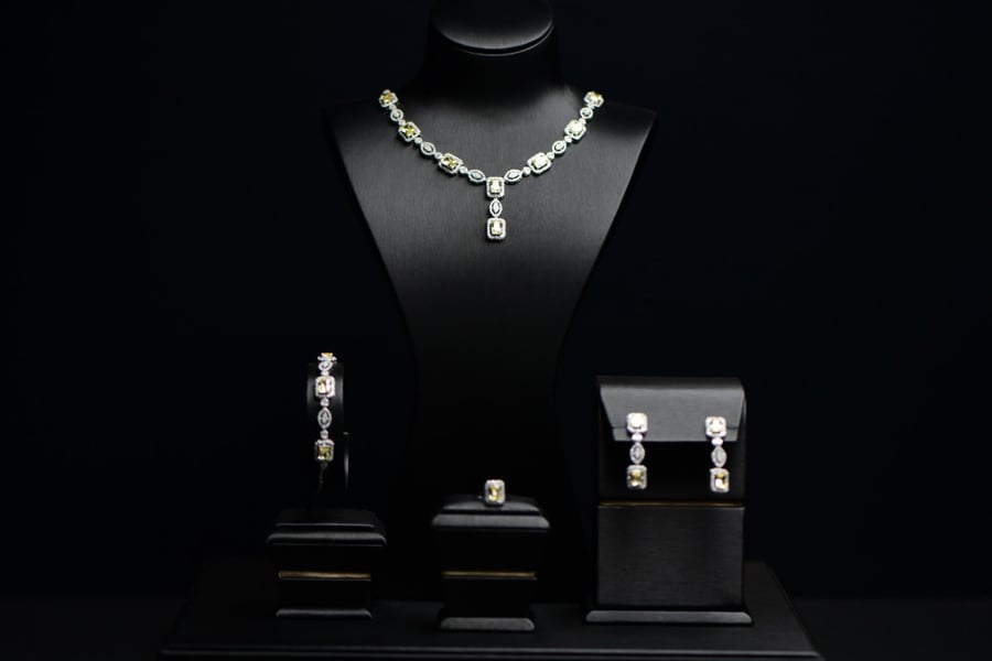 Luxurious white gold set