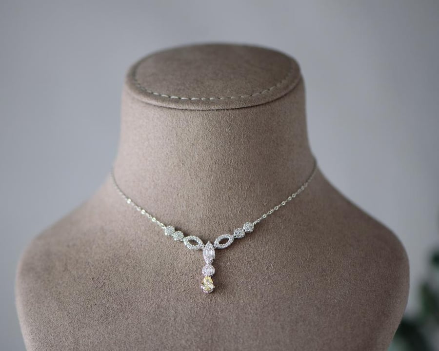 18k white gold necklace