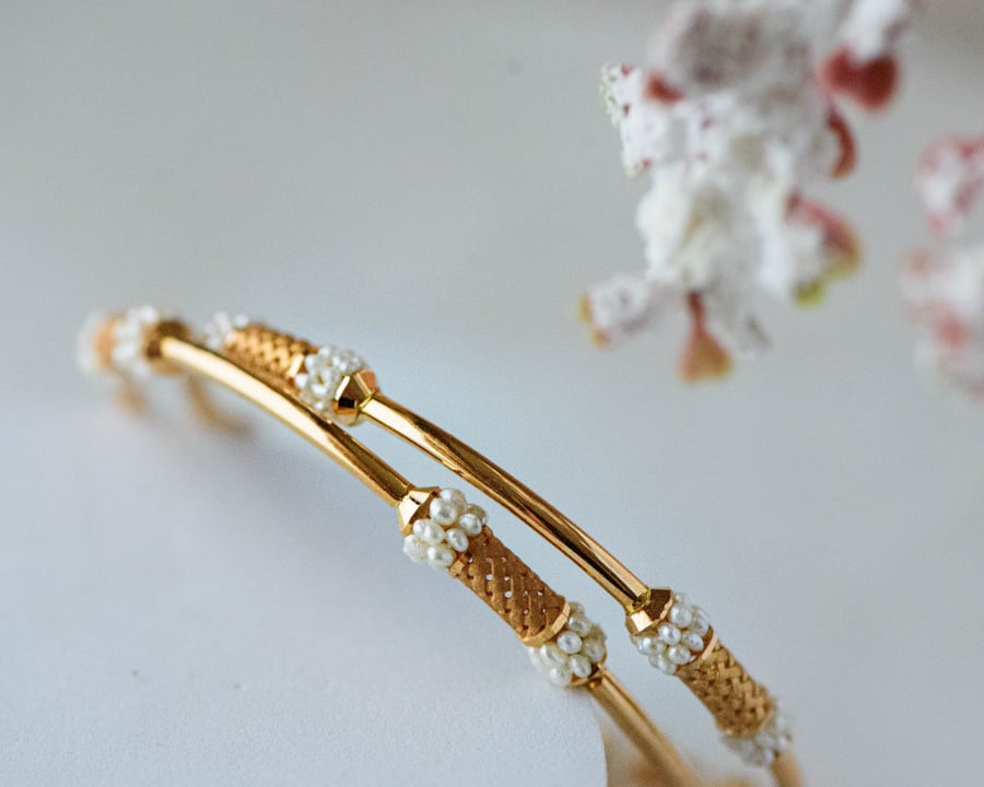 Children's earrings, size 14, made of 21 carat gold, decorated with pearls