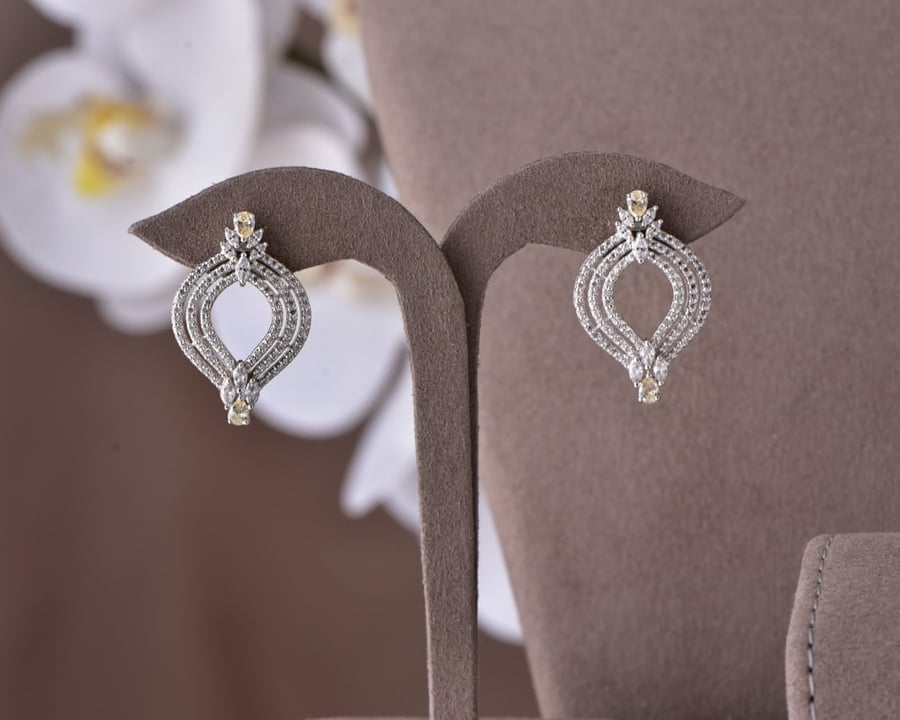 White gold royal choker with earring and ring
