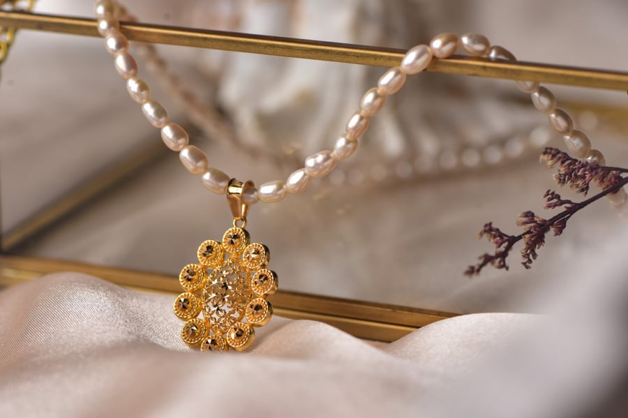 Lulu necklace with pendant 21 karat