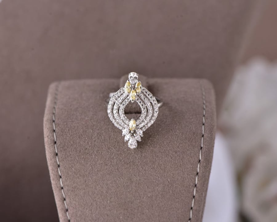 White gold royal choker with earring and ring